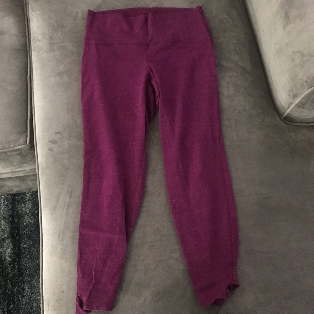 🚫SOLD on eBay🚫 Old Navy maroon workout leggings